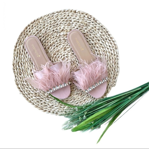 Shoe Dazzle Nia Faux Feathered Jeweled Slide Flat Sandal Boho Size 7 - Picture 16 of 16